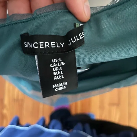 Sincerely Jules Green Naked Shoulder Top - Picture 3 of 7